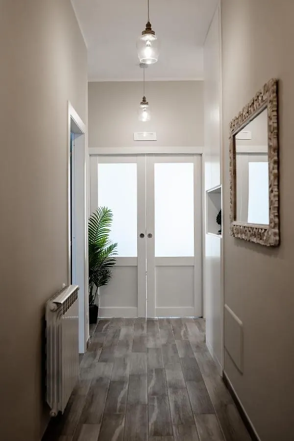 Porta Aragonese Luxury Rooms Palermo 2*,